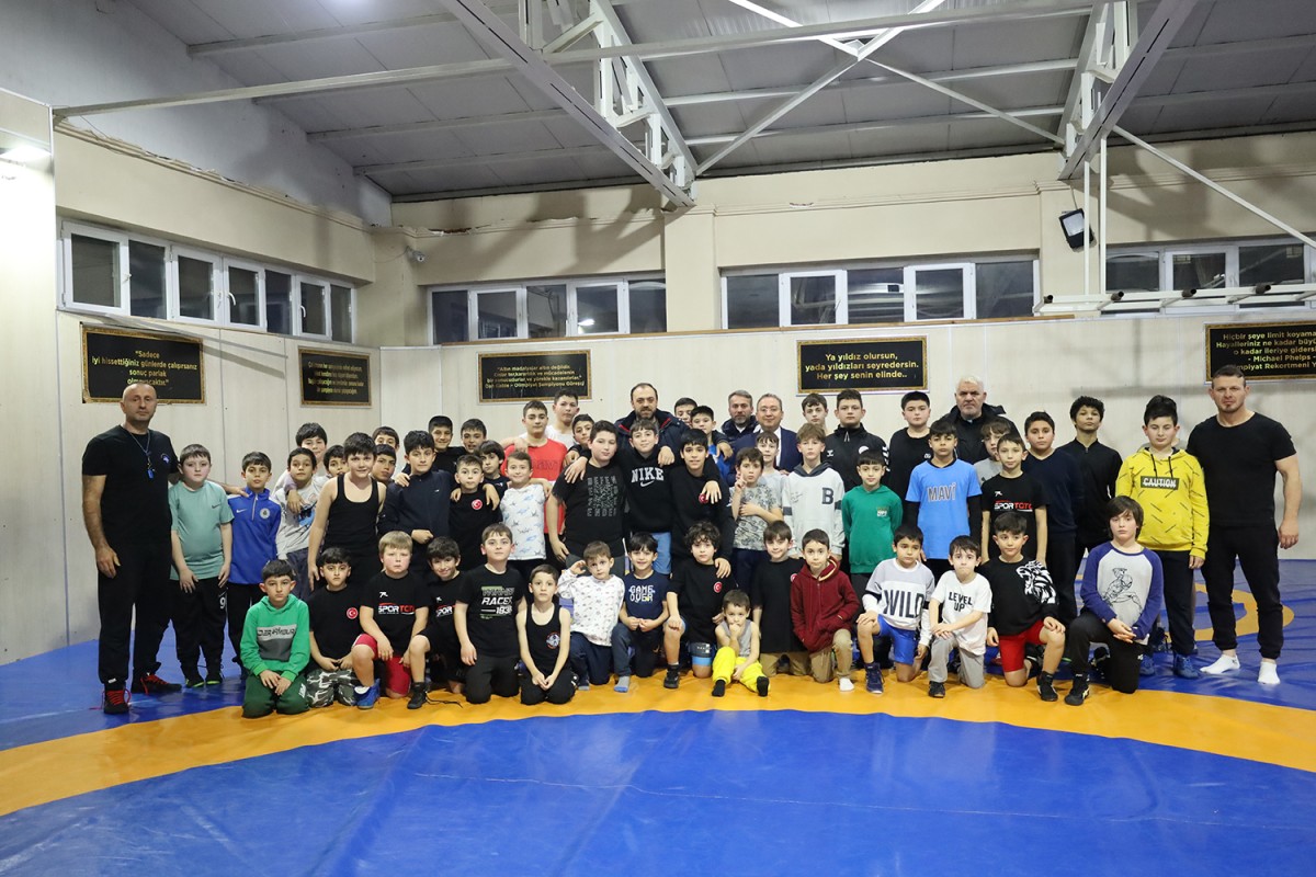 Şampiyon güreşçilerin şehri Sakarya 16 sporcusuyla mindere iniyor: “Kupalarla döneceğinize inanıyoruz”